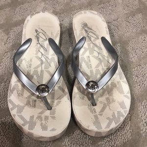 Women’s silver Michael Kohrs flip flops
